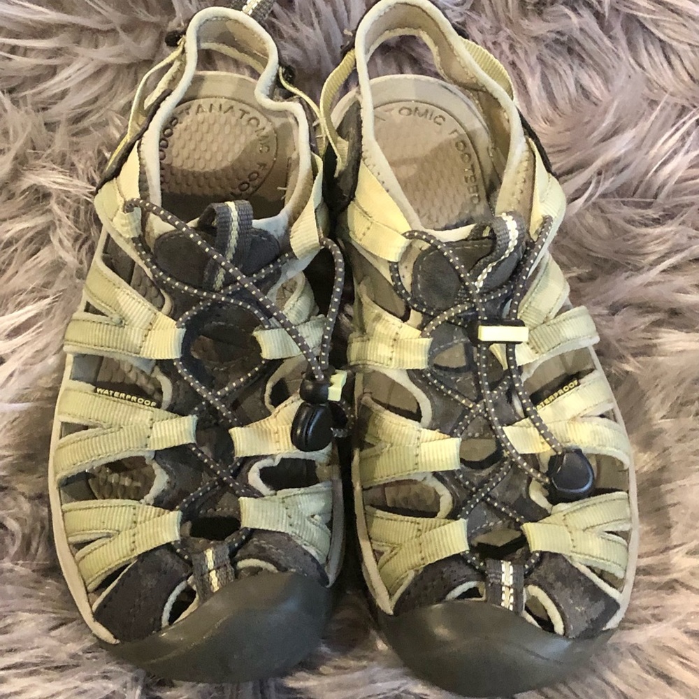 Keen women’s water shoes. Sz. 8